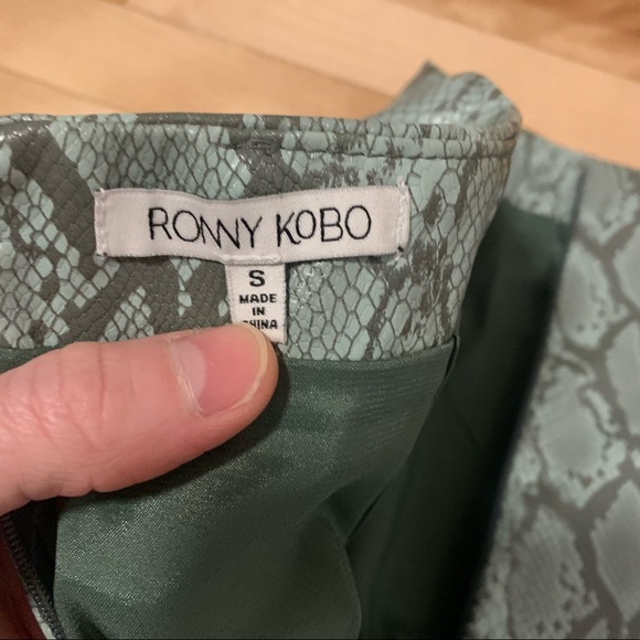 Ronny kobo Snakeskin print leather mini skirt - Picture 3 of 9